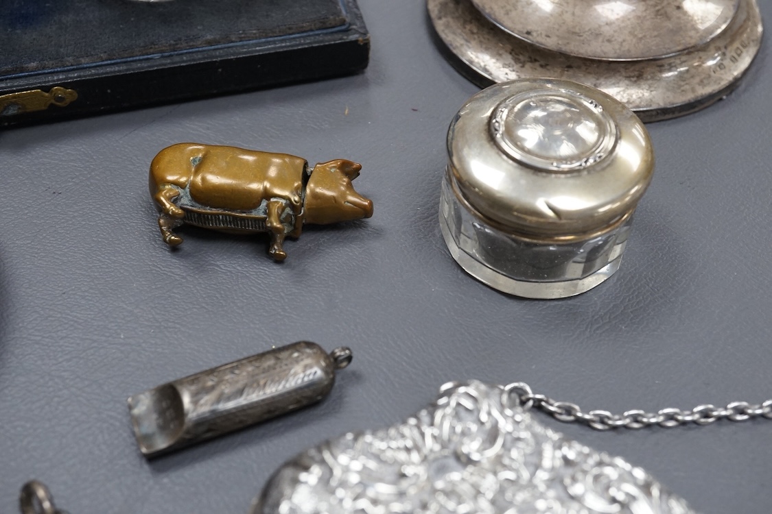 An Edwardian repousse silver purse, with suspension chain, Henry Matthews, Birmingham, 1902, 90mm, together with a silver vesta case, a silver mounted capstan inkwell, a silver mounted toilet jar, a George V silver mount